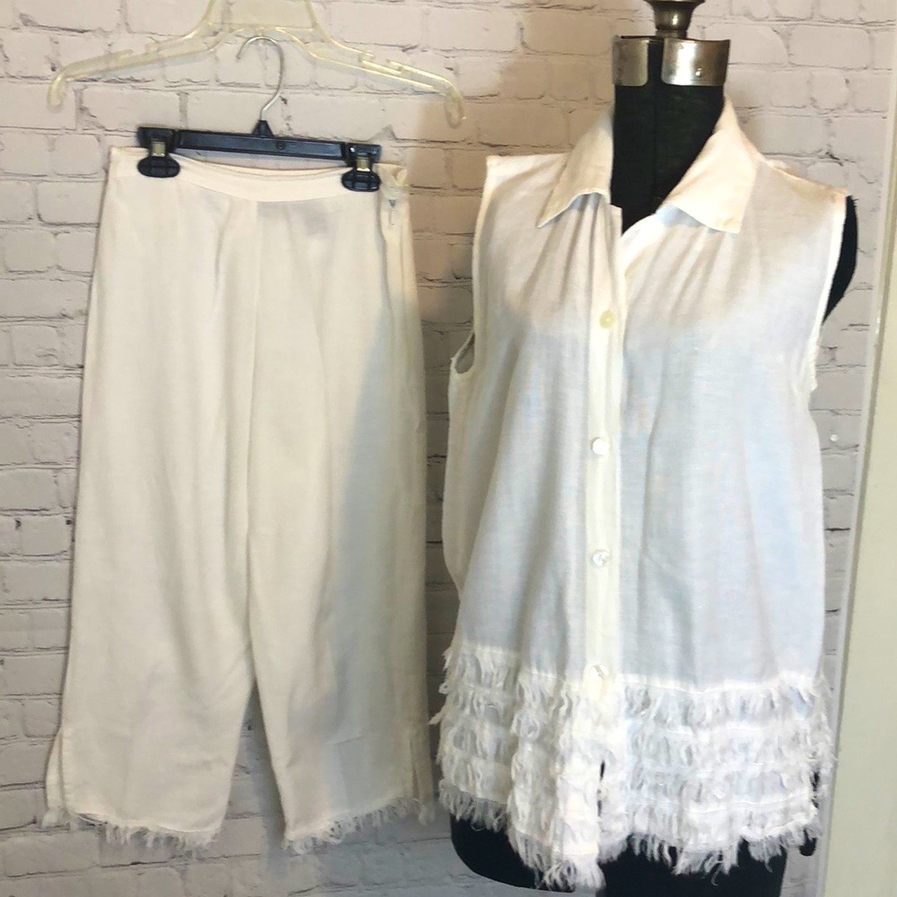 MLLE GABRIELLE WHITE CAPRI OUTFIT  SLEEVELESS SZ M